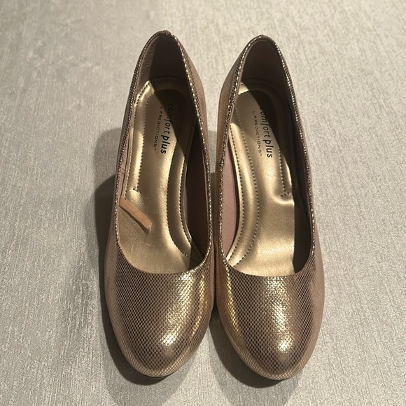 Predictions Shoes - Comfort Plus Predictions Gold Shiny Heels